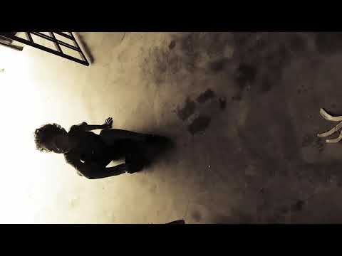 Adam Mukmin lakonan terpijak kulit pisang