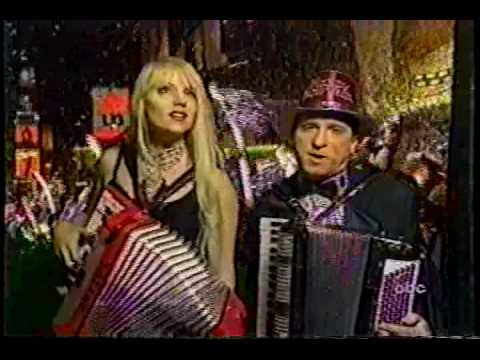 PHOEBE LEGERE sings Auld Lang Syne on ABC NEWS