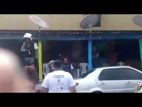 Lambança da polícia no Armando Mendes.