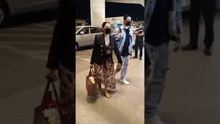 Download lagu Saha Rukh Khan's wife Gouri Khan & son Aryan Khan snapped airport#short mp3 Download lagu Saha Rukh Khan's wife Gouri Khan & son Aryan Khan snapped airport#short mp3