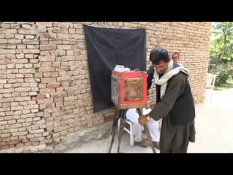 How to use an Afghan box camera "kamra-e-faoree"