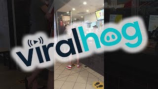 Download lagu Fast Food Customer Launches Drink at Employee || ViralHog mp3