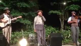 Dom Flemons and band - Polly Put The Kettle On