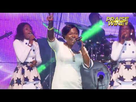 Praisewine 2019 - TINUADE