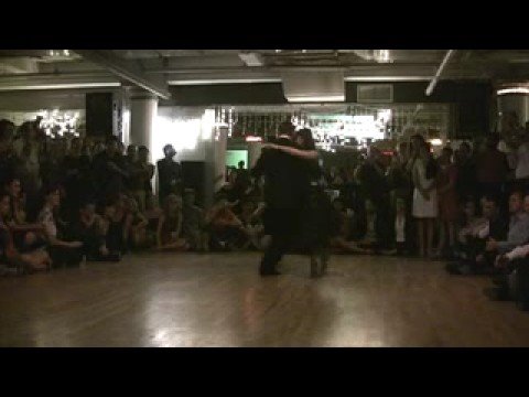  Analía Centurión  and  Gabriel Missé  are  dancing  to  the  milonga  "  Reliquias Porteñas  "