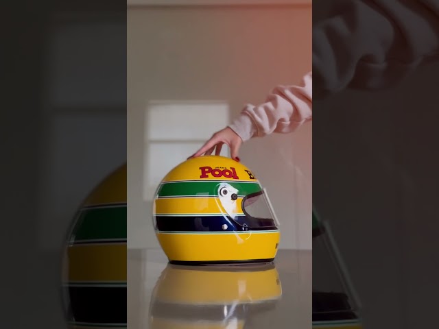 Vídeo relacionado con - Casco de Fórmula 1 Compatible con Ayrton Senna #12 John Player Team Lotus Fórmula 1 1985 1:10 Minichamps 388512