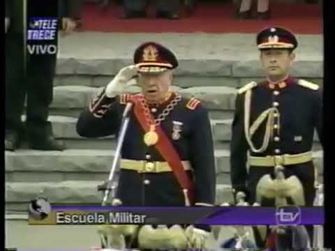 CAPITÁN GENERAL AUGUSTO PINOCHET SALUDANDO