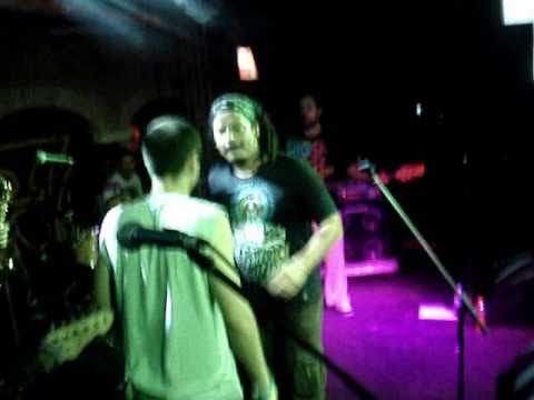 Zion TPL Ft. Canserbero - Fácil (En Vivo)