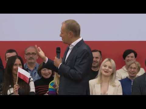 Donald Tusk: Ostrzeżenie o rakietach i chaosie w obronie