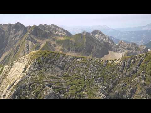 Red Bull X-Alps 2015: Nelson de Freyman (FRA3) soars past Annecy