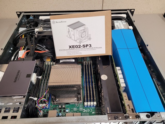 Vídeo relacionado con SilverStone Technology XE02-2066, Disipador para CPU de servidor/estación de trabajo 2U con factor de forma pequeño para zócalos Intel LGA 2011/2066 Square & Narrow, SST-XE02-2066S