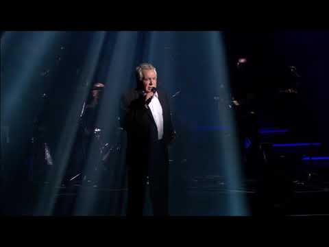 Videoclip de Une Fille Aux Yeux Clairs (Live A L'Olympia 2013) — Michel Sardou
