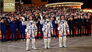 Se celebra una ceremonia de despedida para los taikonautas chinos de la nave Shenzhou-21