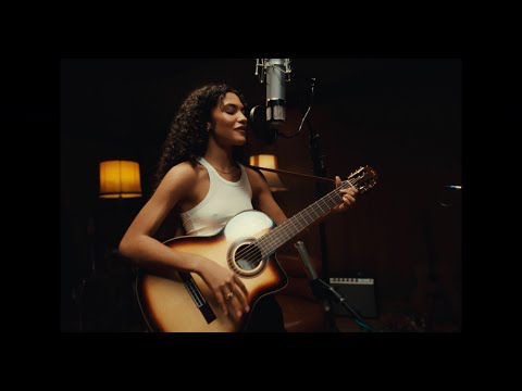 Olivia Dean – Touching Toes (Live from Orbb)