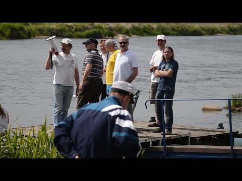 Zwiastun "Drukarz na wodzie" motorówka