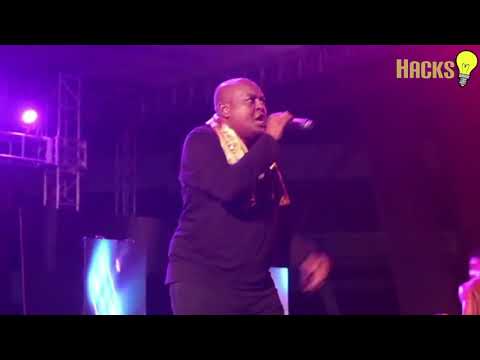 FEROOZ ALIZA WATU UWANJA WA UHURU KWA WIMBO WA STAREHE TUMEWASHA DAR.