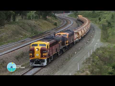 Diesel Locomotives 4486, 4833 and 4464 - Empty Ballast Train - November 2015