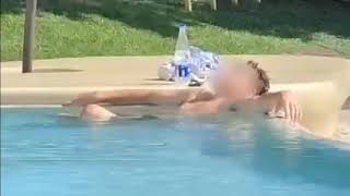 a-sorrento-un-turista-scambia-la-fontana-di-piazza-lauro-per-una-piscina