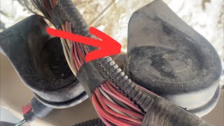 Horn Dodge RAM 5.7L 1500 2002-2008 Location and Replacement