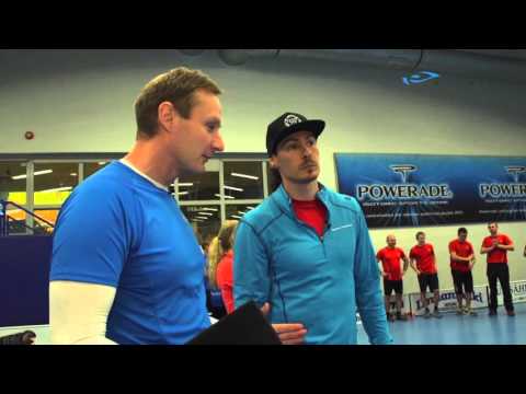 ihmiscurlingia Tapanilan Urheilukeskuksessa