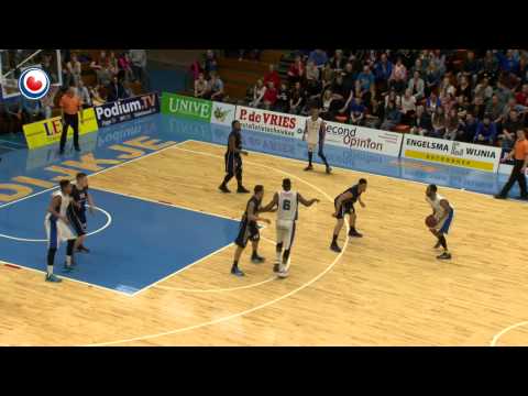 Aris laat tanden zien, maar wordt uitgeschakeld door Donar