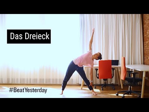Yogaübung "Dreieck" - Sportliche Mittagspause | #BeatYesterday
