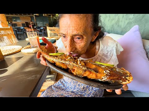 Grandma discovers the sea and eats a fish