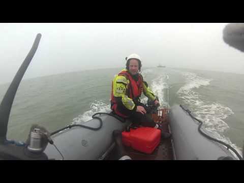 KNRM bijboot Brutus op koers in mist