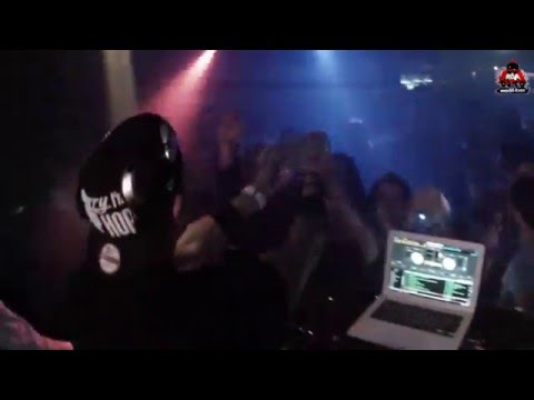 DJT.O CD Verteilen im Club - DJT-O.com