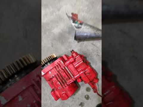 Freightliner/ Volvo/ Kenworth Cummins High Pressure Gear Fuel Pump Removal