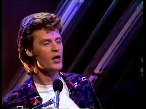 Daryl Hall & John Oates - Maneater - Top Of The Pops - Thursday 4 November 1982