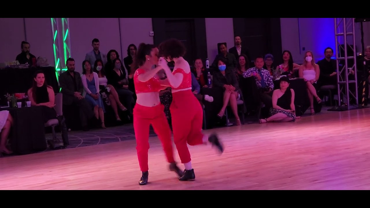 Video thumbnail for Argentine tango: Gaby Mataloni & Inés Muzzopappa - La Vida Es Corta