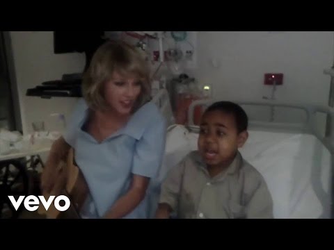 Taylor Swift - Shake It Off (Live - Lady Cilento Children's Hospital)