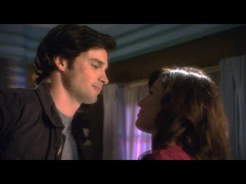 Smallville || Escape 9x15 (Clois) || Lois & Clark Passionate Table Kiss [HD]