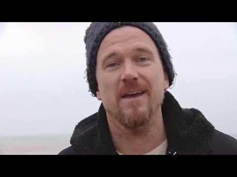 Welkom op Lesbos || Afl. 1 Een beretrotse Johnny de Mol leidt ons rond op zijn kamp op Lesbos