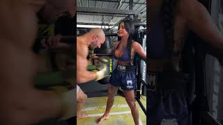 Download lagu cewek bertato tahan pukul#shortvideo #boxing mp3