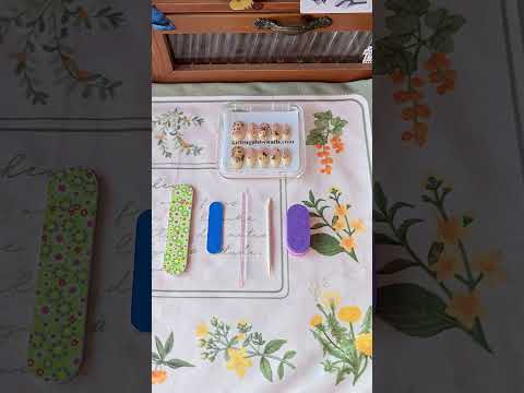 Let's try on cute bee nails✨🐝🌸