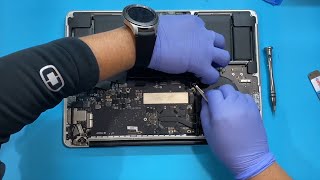 Apple MacBook Pro A1502 Keyboard Replacement - How To Replace It