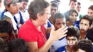 preview picture of video 'Fátima Nunes conversa com crianças da Iniciação Esportiva Jaguarari no povoado Jacunã'