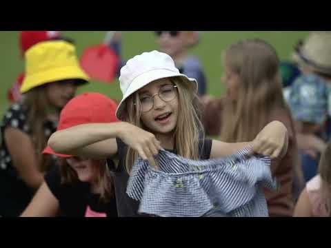 "OSTATNI DZWONEK (Wakacji czas)"  wyk. uczniowie 3a/3b ze Szkoły Podstawowej w Zaborowie