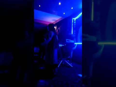 Geçen yaz mevsimi ve ben Agora meyhanesi şarkısını söylerken harika bir deneyim oldu benim için