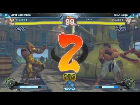 EVO 2012 Top 16 - Daigo Umehara (Ryu) vs Gamerbee (Adon) - Epic Match of the year !