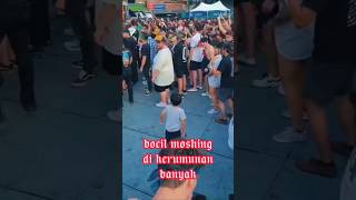 Download lagu bocil moshing di kerumunan anak metal#musik #musikmetal #music #shorts mp3