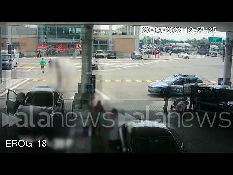 Modena, rischia di soffocare in autostrada: donna salvata dalla polizia