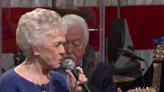 Jean Shepard sings The Wonders You Perform on Country&#39;s Family Reunion