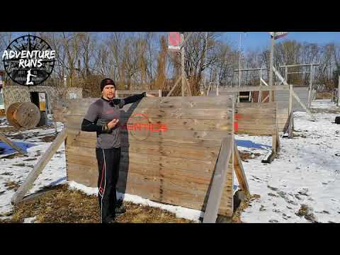 Über Wände bei einem Hindernislauf