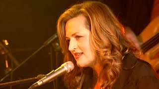 BARBARA DICKSON - IN THE BLEAK MIDWINTER and HERE COMES THE SUN (The Beatles) LIVE