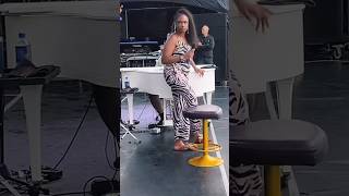 Jennifer Hudson…that background vocalist 👏🏾👏🏾 #jenniferhudson #jhud #dreamgirls