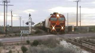 preview picture of video 'Australian trains : Genesee Wyoming on 3'6'