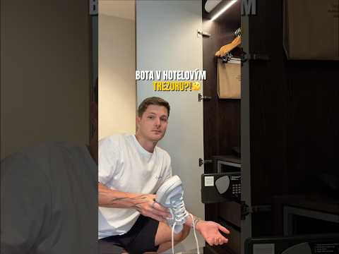 Proč si dávám botu do hotelového trezoru? 😂⬇️